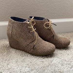 TOMS leopard print Wedge Bootie like-new size 9